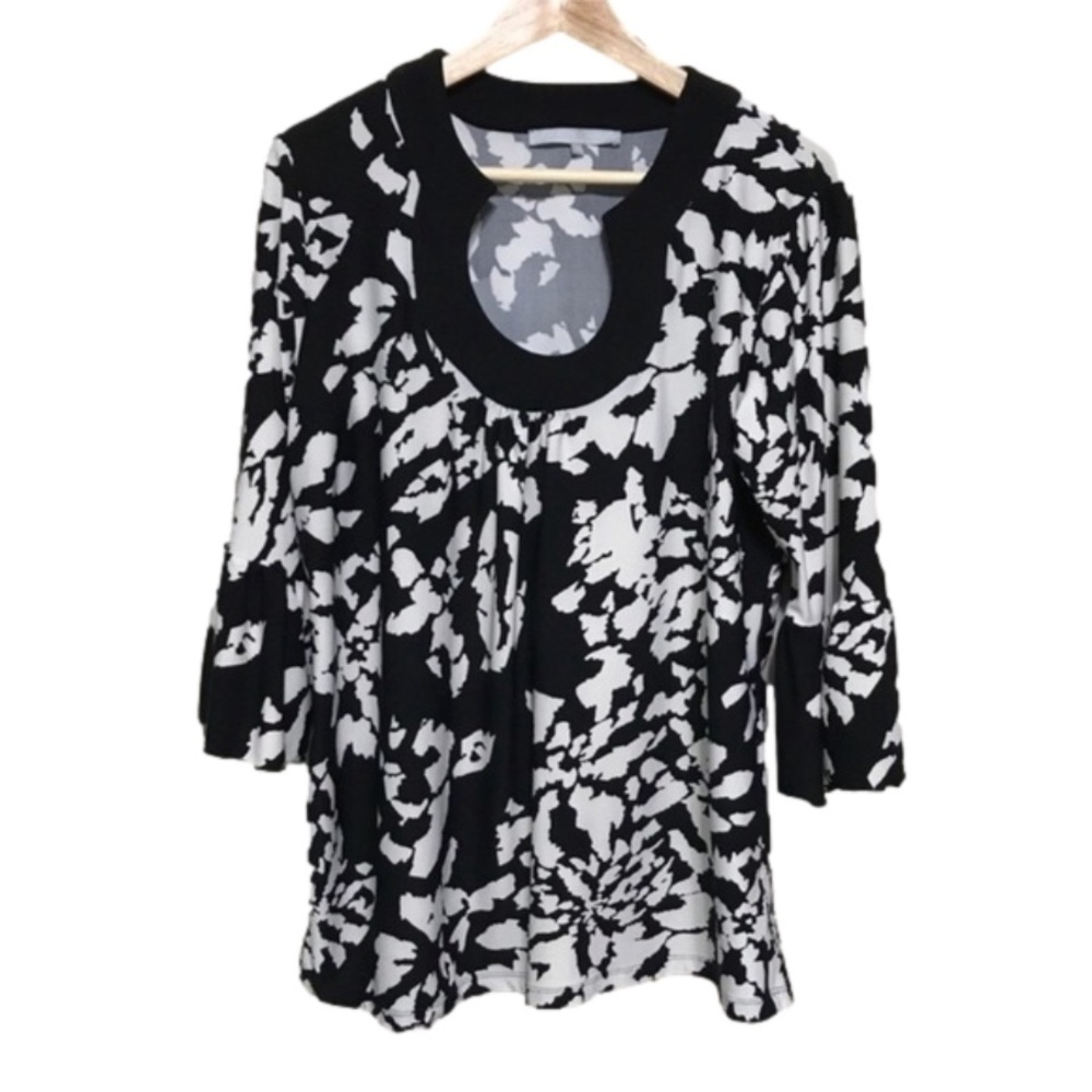 Violet & Claire abstract print bell sleeve top size large